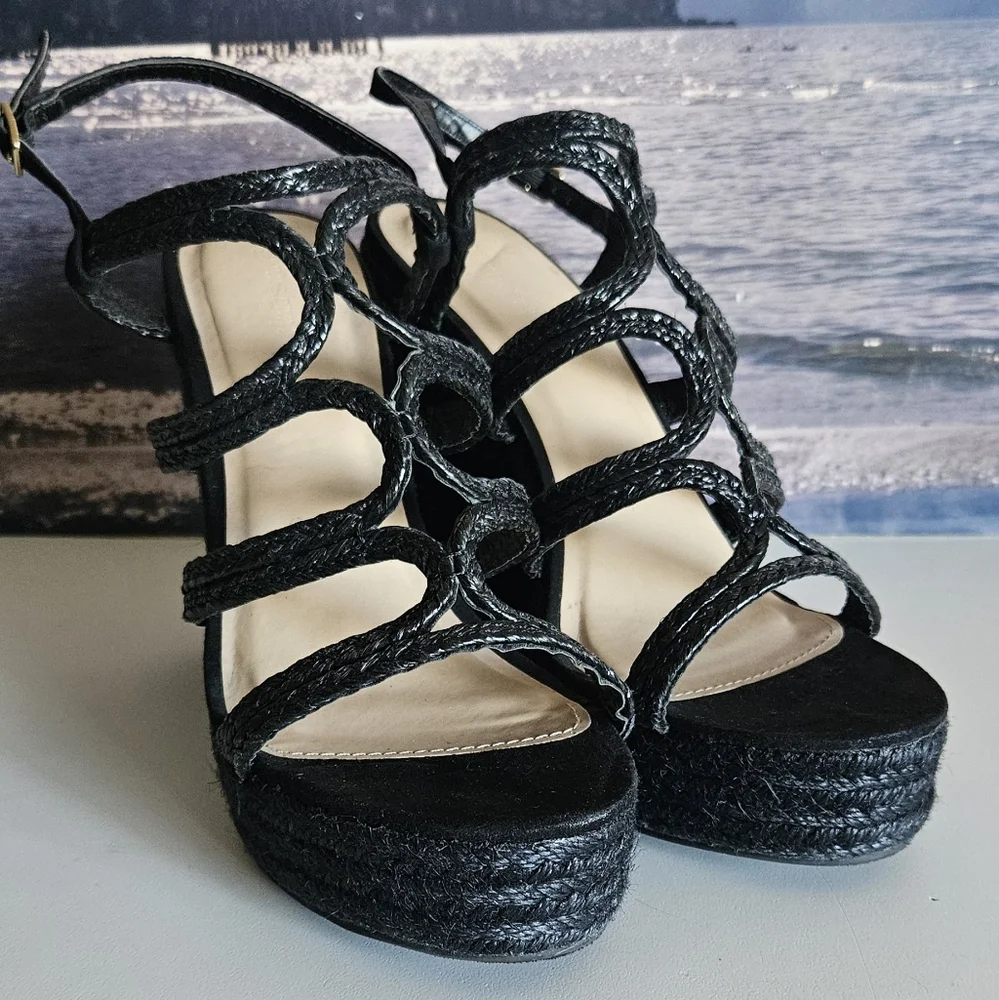 NWT Wild Diva Lounge Wedge Sandals